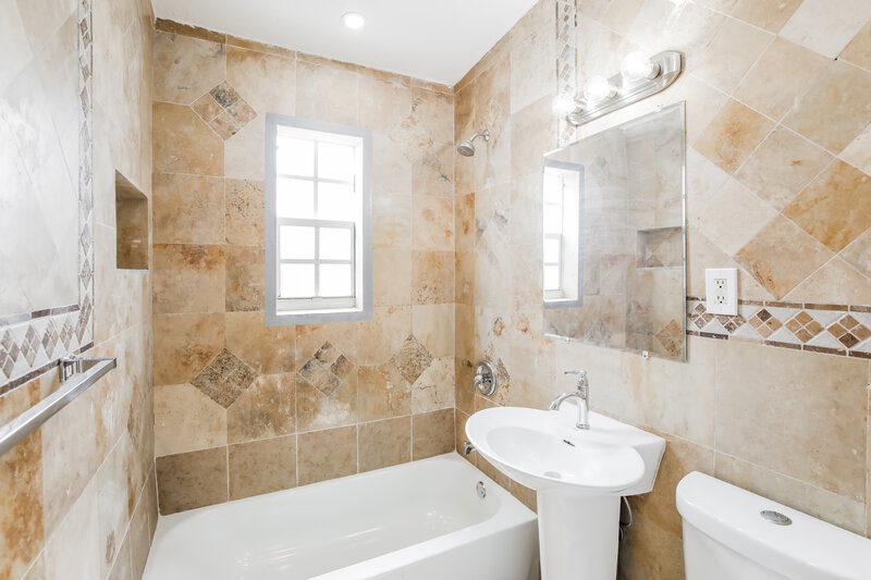 2,805/Mo, 5319 NE 17th Avenue Pompano Beach, FL 33064 Bathroom View