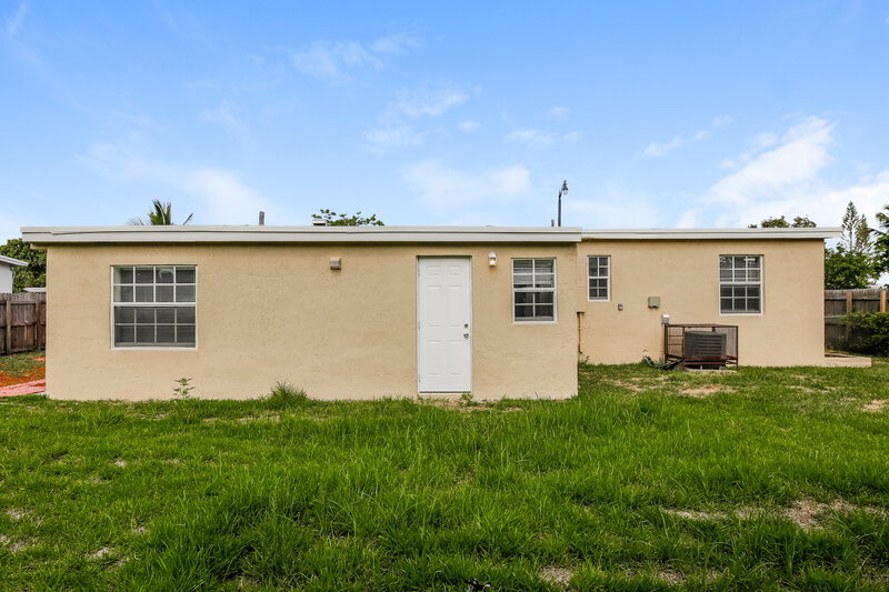 2,805/Mo, 5319 NE 17th Avenue Pompano Beach, FL 33064 No Caption View