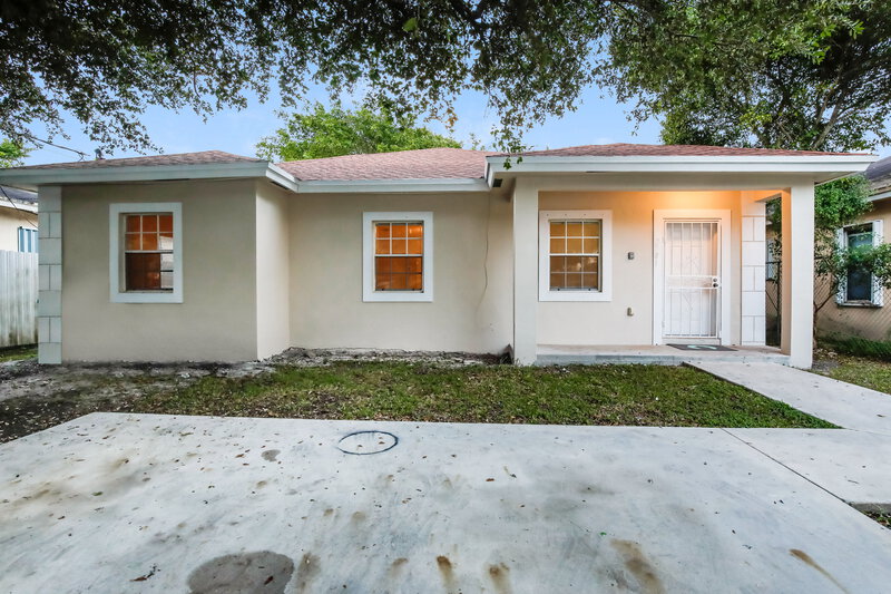 2,745/Mo, 2281 NW 87 ST Miami, FL 33147 External View