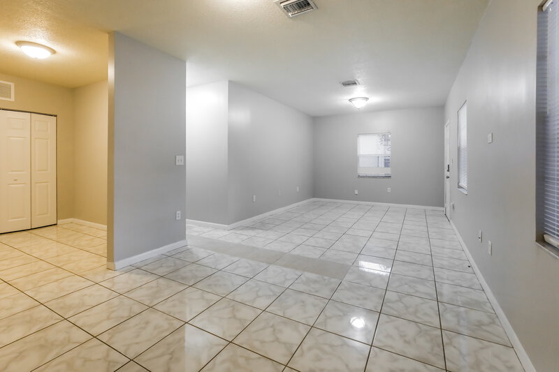 2,745/Mo, 2281 NW 87 ST Miami, FL 33147 Living Room View 2