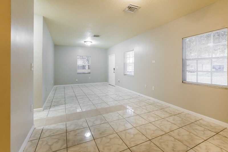 2,745/Mo, 2281 NW 87 ST Miami, FL 33147 Living Room View 3