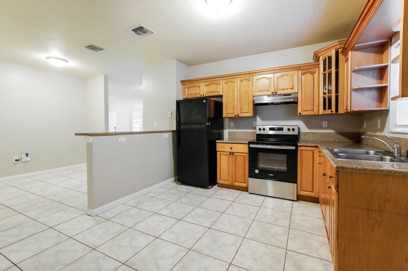 2,745/Mo, 2281 NW 87 ST Miami, FL 33147 Kitchen View
