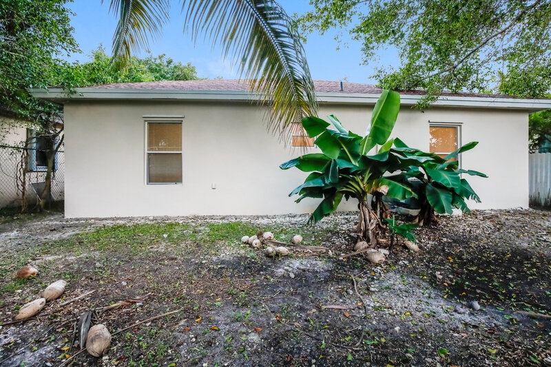 2,745/Mo, 2281 NW 87 ST Miami, FL 33147 Rear View