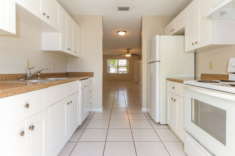2,815/Mo, 17314 Sapp Place Jupiter, FL 33458 Kitchen View 2
