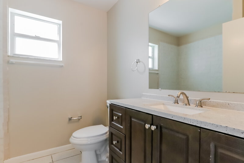 2,815/Mo, 17314 Sapp Place Jupiter, FL 33458 Main Bathroom View