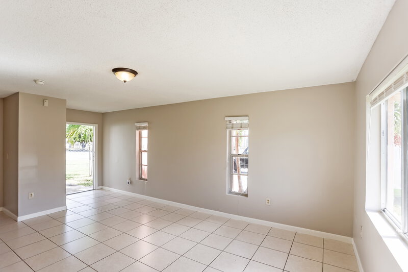 2,700/Mo, 16960 SW 104th Avenue Miami, FL 33157 Living Room View