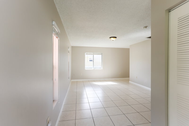 2,700/Mo, 16960 SW 104th Avenue Miami, FL 33157 Living Room View 2
