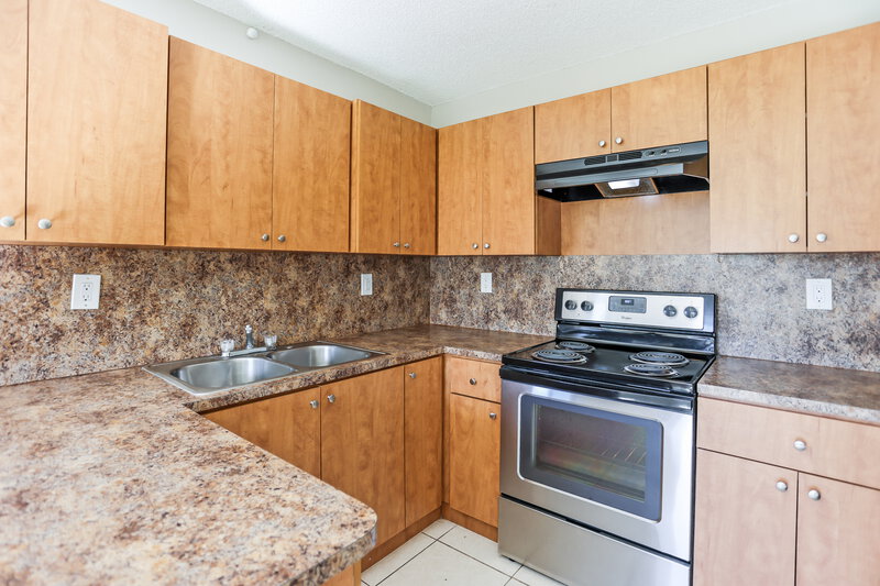 2,700/Mo, 16960 SW 104th Avenue Miami, FL 33157 Kitchen View