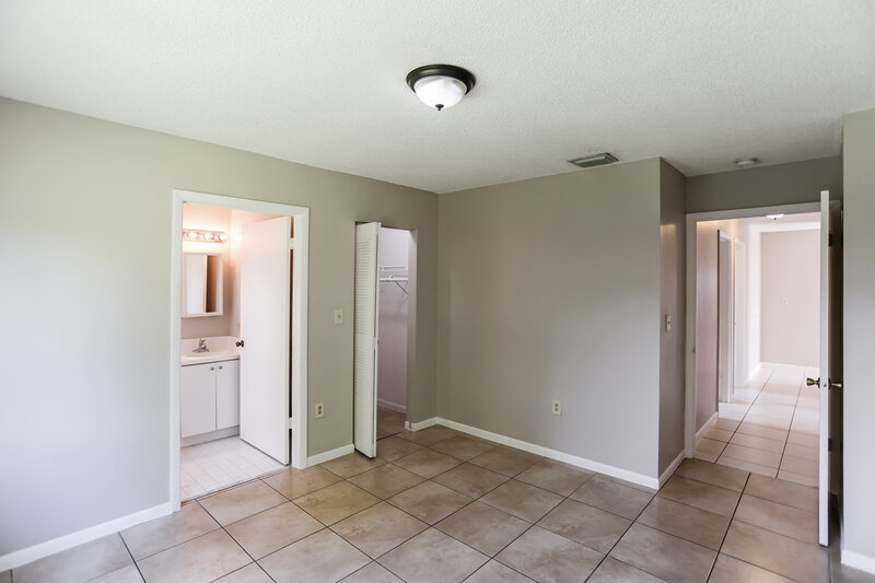 2,700/Mo, 16960 SW 104th Avenue Miami, FL 33157 Main Bedroom View 2