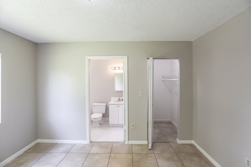 2,700/Mo, 16960 SW 104th Avenue Miami, FL 33157 Main Bedroom View 3