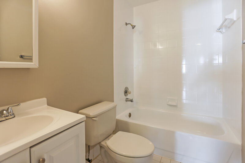 2,700/Mo, 16960 SW 104th Avenue Miami, FL 33157 Bathroom View