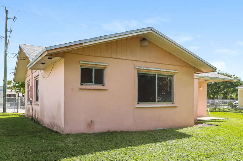 2,700/Mo, 16960 SW 104th Avenue Miami, FL 33157 Rear View