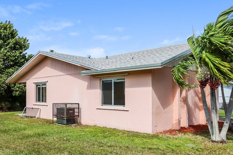 2,700/Mo, 16960 SW 104th Avenue Miami, FL 33157 Rear View 2