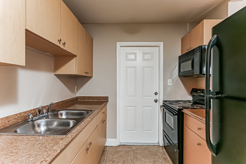 2,165/Mo, 1270 NW 29th Terrace Fort Lauderdale, FL 33311 Kitchen View