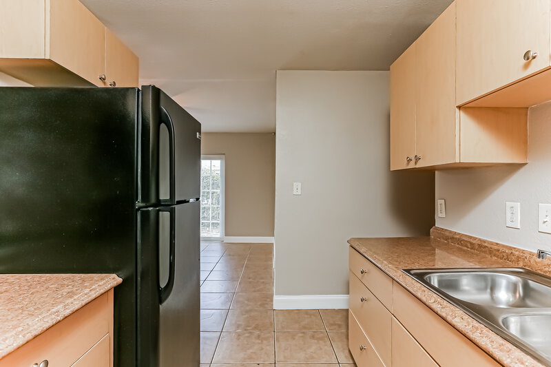 2,165/Mo, 1270 NW 29th Terrace Fort Lauderdale, FL 33311 Kitchen View 2