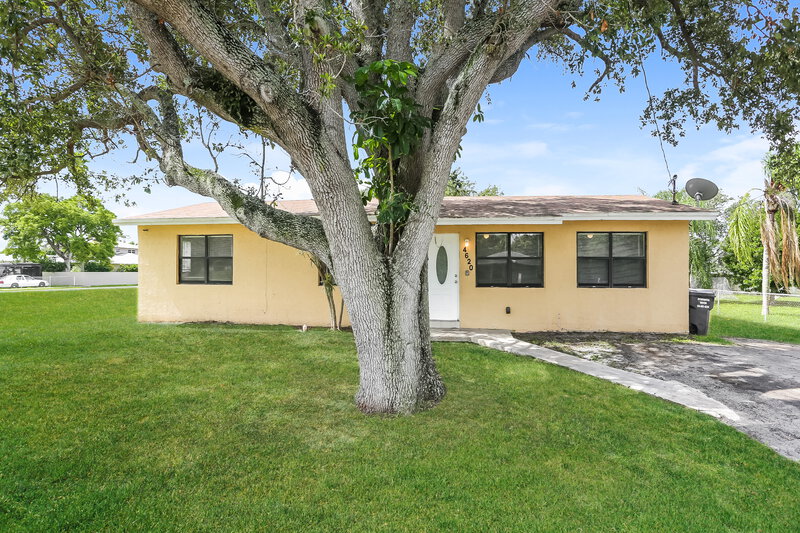 2,700/Mo, 4620 SW 23RD ST West Park, FL 33023 External View