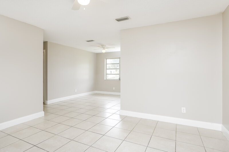 2,700/Mo, 4620 SW 23RD ST West Park, FL 33023 Living Room View 3