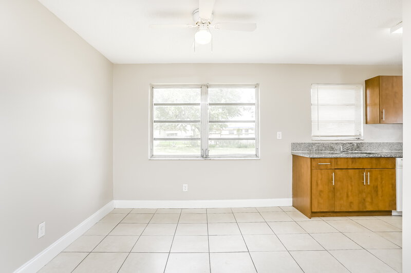 2,700/Mo, 4620 SW 23RD ST West Park, FL 33023 Dining Room View