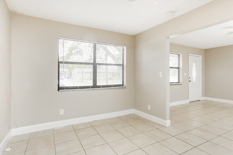 2,700/Mo, 4620 SW 23RD ST West Park, FL 33023 Dining Room View 2