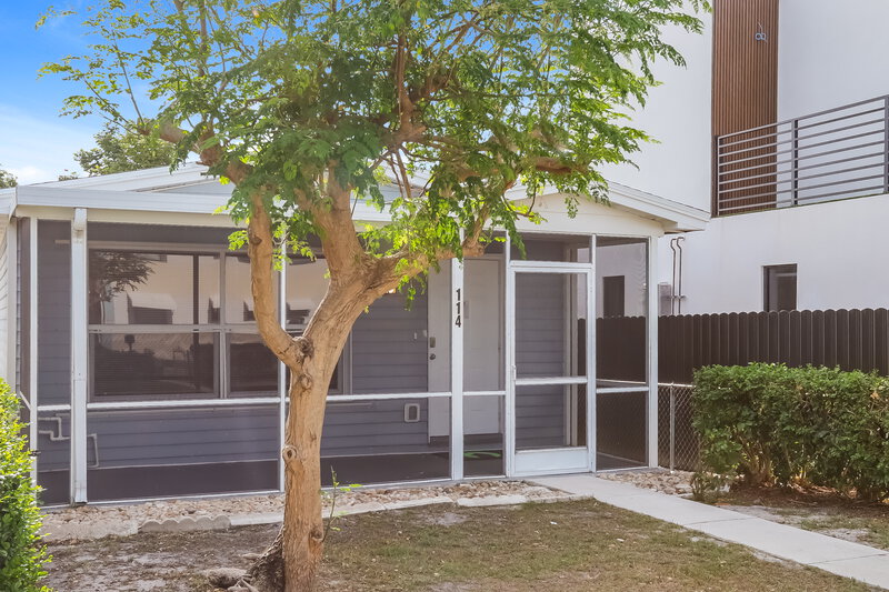 2,120/Mo, 114 S C Street Lake Worth Beach, FL 33460 Misc View 2