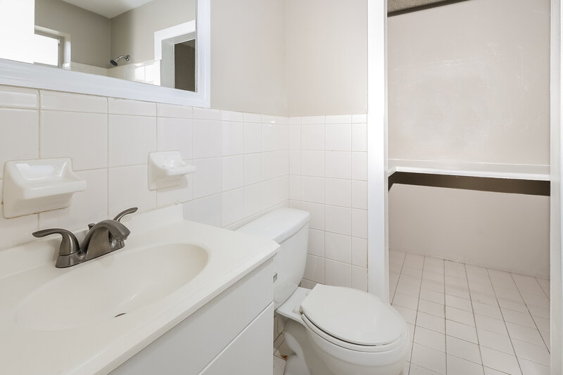 2,120/Mo, 114 S C Street Lake Worth Beach, FL 33460 Misc View 8