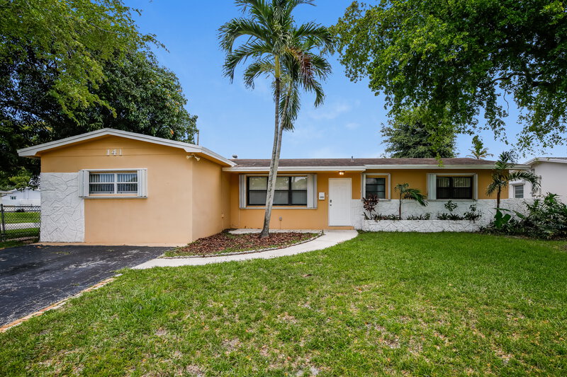 3,145/Mo, 141 NW 76th Terrace Pembroke Pines, FL 33024 External View