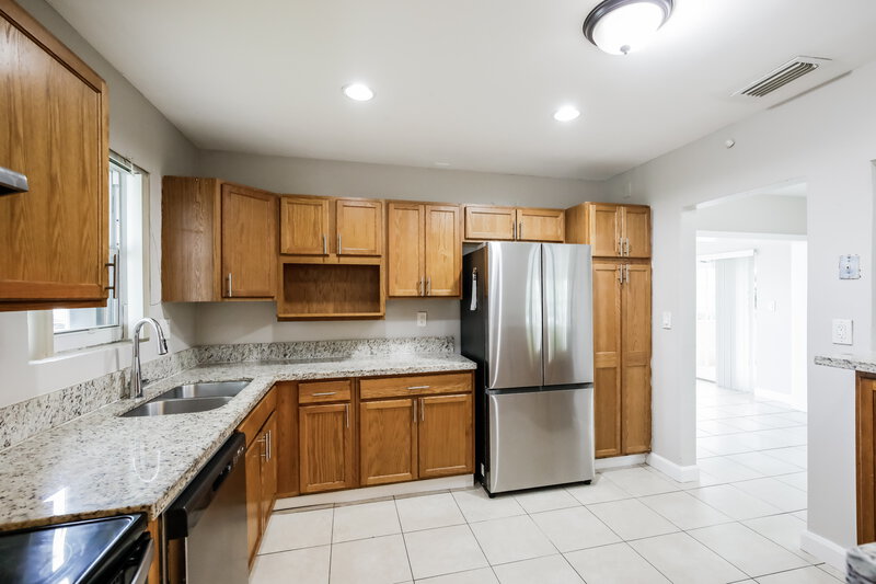 3,145/Mo, 141 NW 76th Terrace Pembroke Pines, FL 33024 Misc View 4