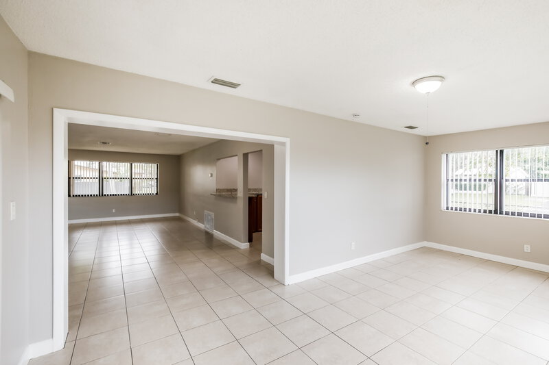 3,145/Mo, 141 NW 76th Terrace Pembroke Pines, FL 33024 Misc View 5