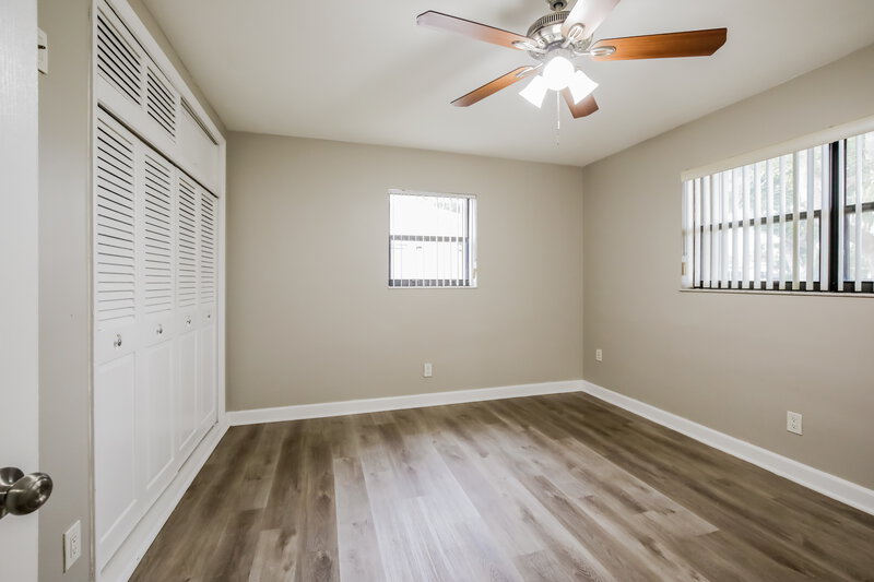 4,180/Mo, 141 NW 76th Terrace Pembroke Pines, FL 33024 Main Bedroom View