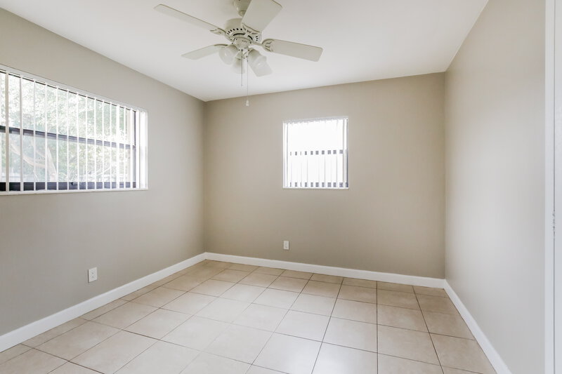 4,180/Mo, 141 NW 76th Terrace Pembroke Pines, FL 33024 Bedroom View 2