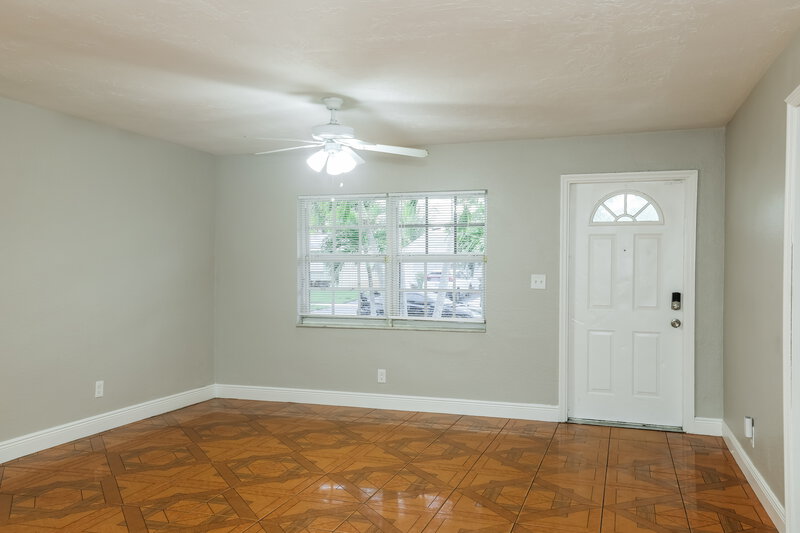 2,760/Mo, 1280 Sw 10Th Ter Deerfield Beach, FL 33441 Living Room View