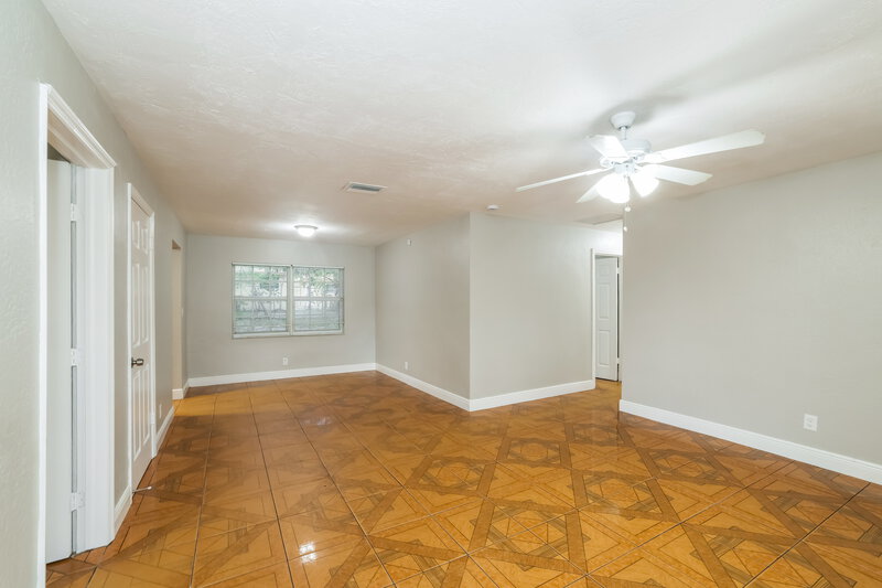 2,760/Mo, 1280 Sw 10Th Ter Deerfield Beach, FL 33441 Living Room View 3