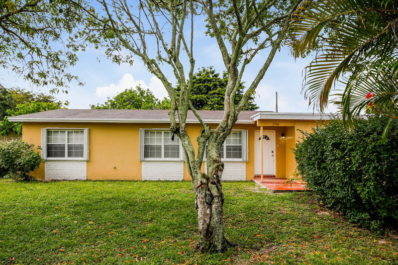 2,825/Mo, 2730 NW 23rd Street Fort Lauderdale, FL 33311 External View