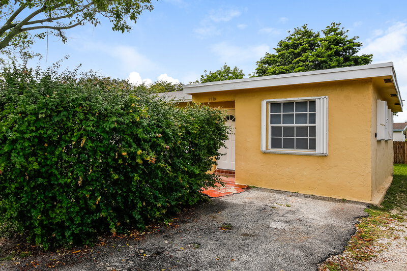 2,825/Mo, 2730 NW 23rd Street Fort Lauderdale, FL 33311 Front View