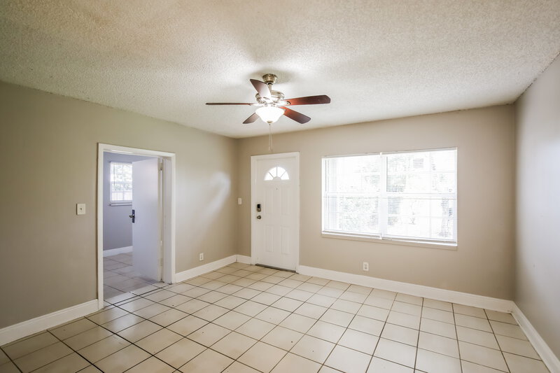 2,825/Mo, 2730 NW 23rd Street Fort Lauderdale, FL 33311 Living Room View 2