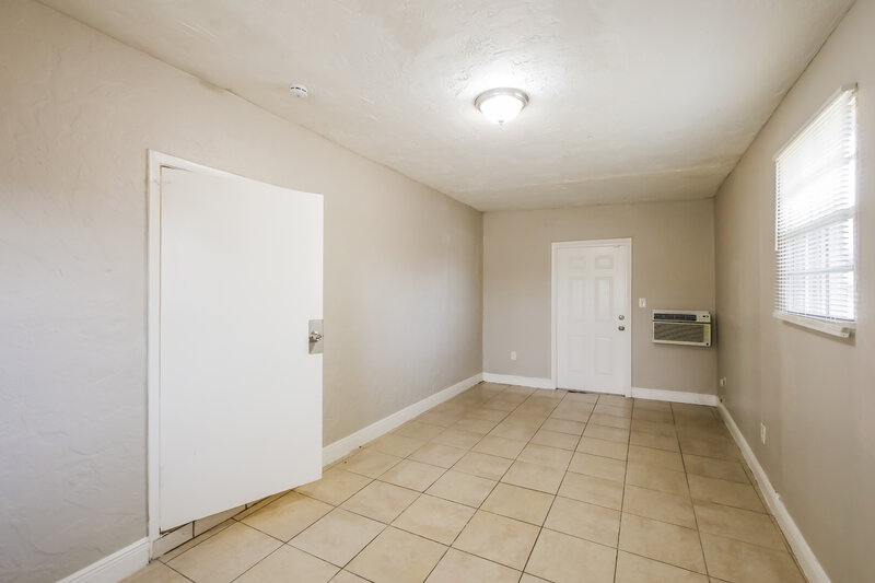 2,825/Mo, 2730 NW 23rd Street Fort Lauderdale, FL 33311 Family Room View