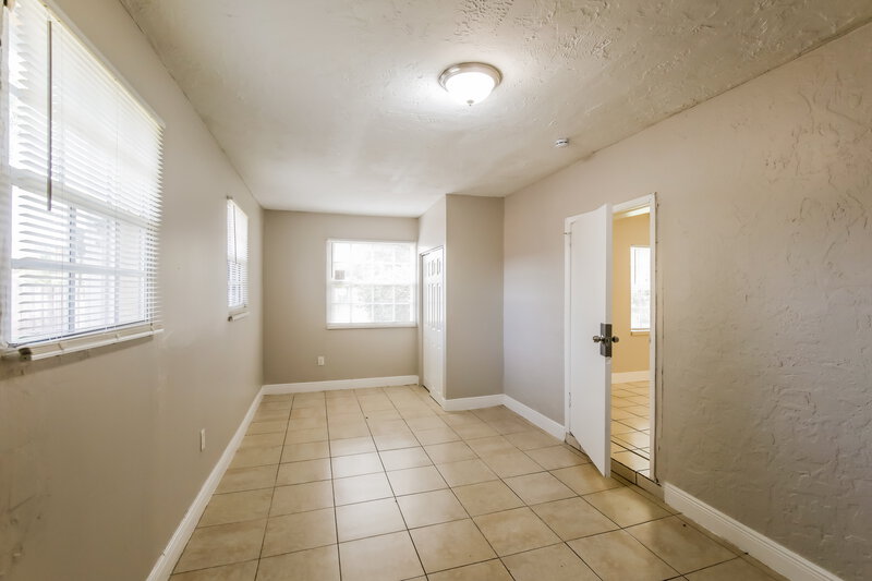 2,825/Mo, 2730 NW 23rd Street Fort Lauderdale, FL 33311 Family Room View 2