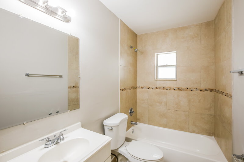 2,825/Mo, 2730 NW 23rd Street Fort Lauderdale, FL 33311 Bathroom View