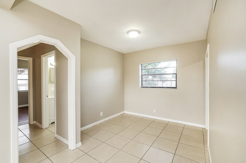 2,535/Mo, 4307 Brooks Avenue West Palm Beach, FL 33407 Living Room View 2