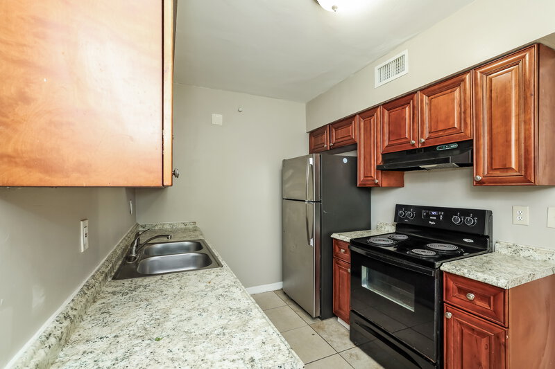 2,535/Mo, 4307 Brooks Avenue West Palm Beach, FL 33407 Kitchen View 2