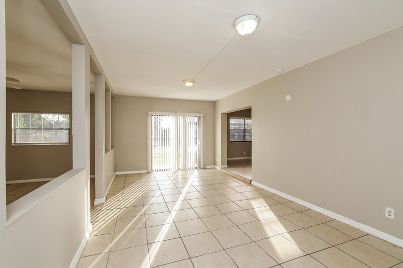 2,535/Mo, 4307 Brooks Avenue West Palm Beach, FL 33407 Family Room View 2
