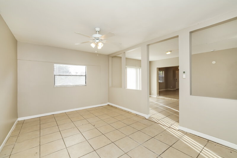 2,535/Mo, 4307 Brooks Avenue West Palm Beach, FL 33407 Family Room View 3