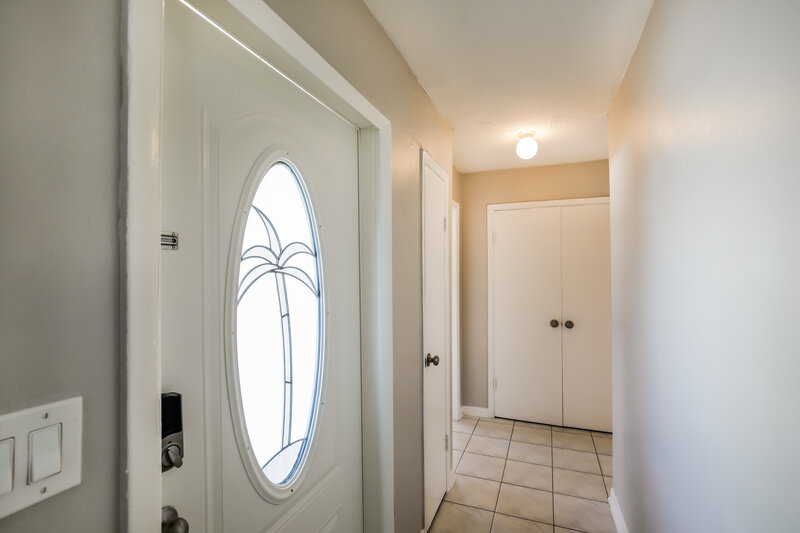 3,040/Mo, 650 W Campus Cir Fort Lauderdale, FL 33312 Foyer View