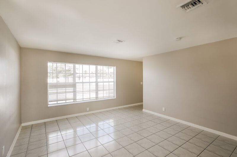3,040/Mo, 650 W Campus Cir Fort Lauderdale, FL 33312 Living Room View 3