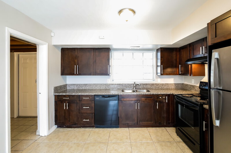 3,040/Mo, 650 W Campus Cir Fort Lauderdale, FL 33312 Kitchen View