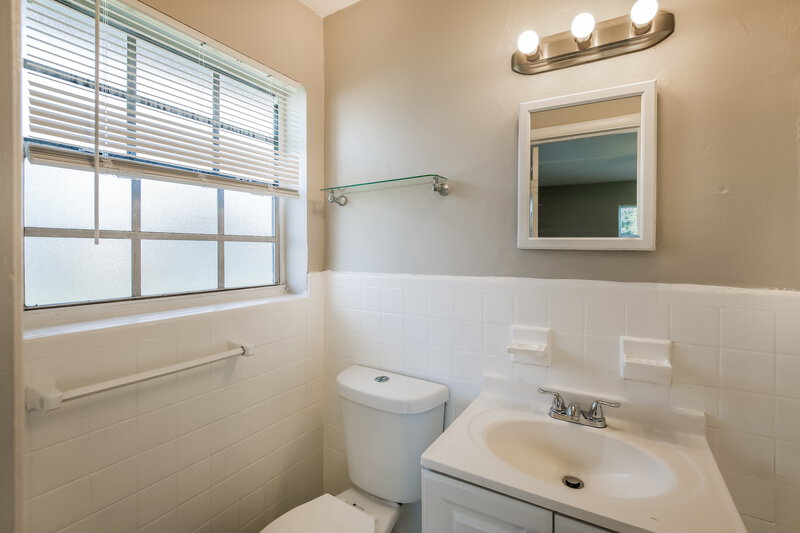 3,040/Mo, 650 W Campus Cir Fort Lauderdale, FL 33312 Main Bathroom View