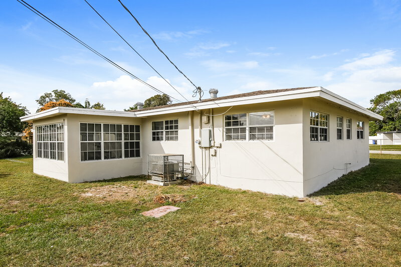 3,040/Mo, 650 W Campus Cir Fort Lauderdale, FL 33312 Rear View