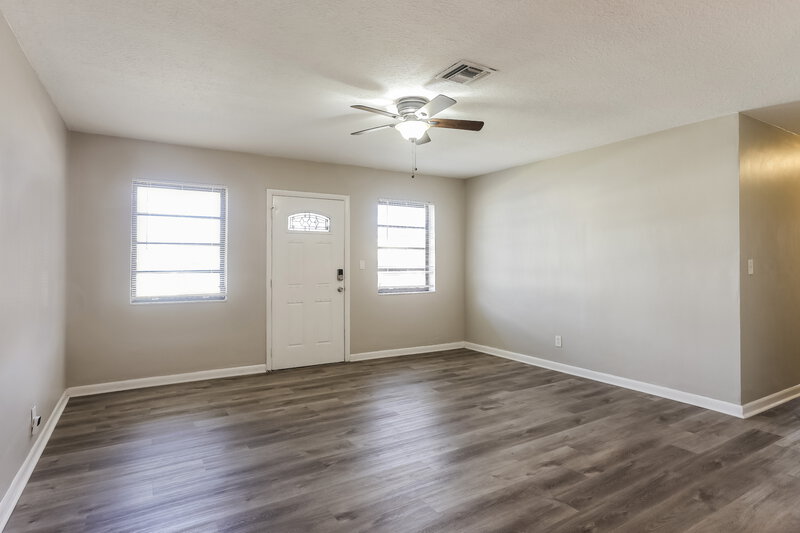 2,715/Mo, 3270 NW 177th Terrace Miami Gardens, FL 33056 Living Room View
