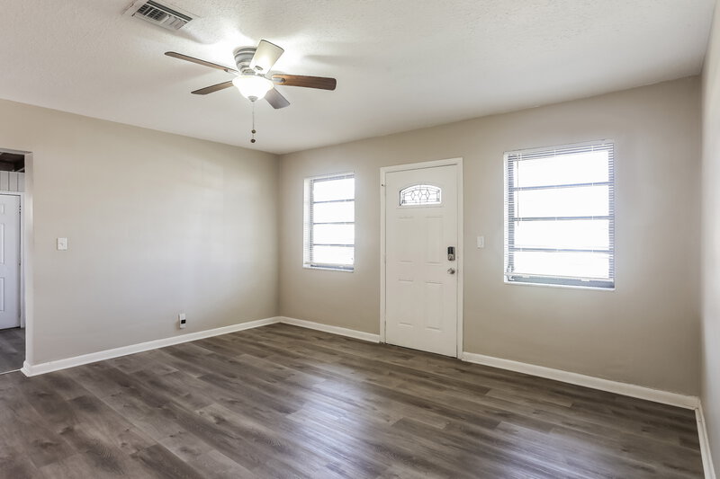 2,715/Mo, 3270 NW 177th Terrace Miami Gardens, FL 33056 Living Room View 2