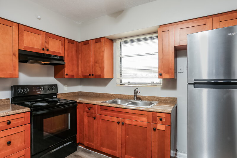 2,715/Mo, 3270 NW 177th Terrace Miami Gardens, FL 33056 Kitchen View